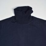 بافت یقه اسکی سرمه‌ای تیره Uniqlo