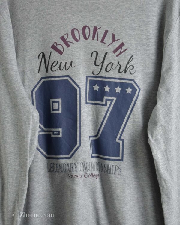 تیشرت آستین بلند یقه گرد طوسی طرح دار Livergy