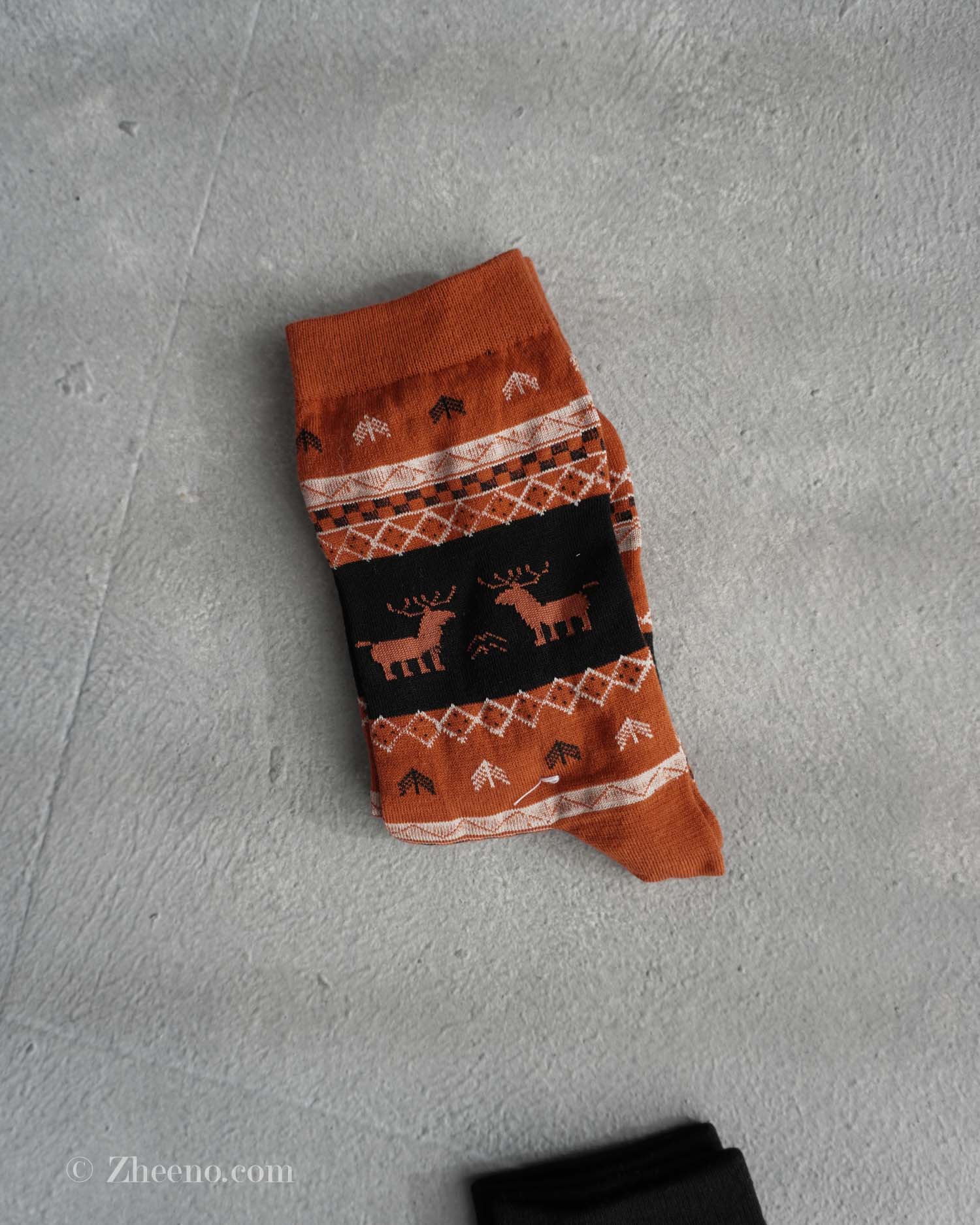 جوراب نخی طرح گوزن زنانه آجری