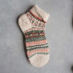 جوراب مچی پشمی زنانه طرحدار کرم