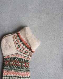 جوراب مچی پشمی زنانه طرحدار کرم