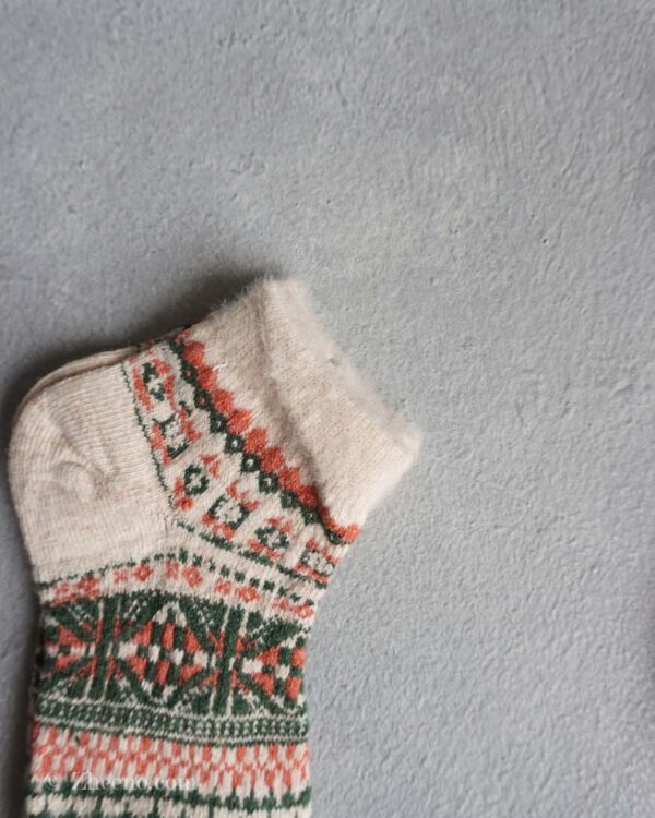 جوراب مچی پشمی زنانه طرحدار کرم