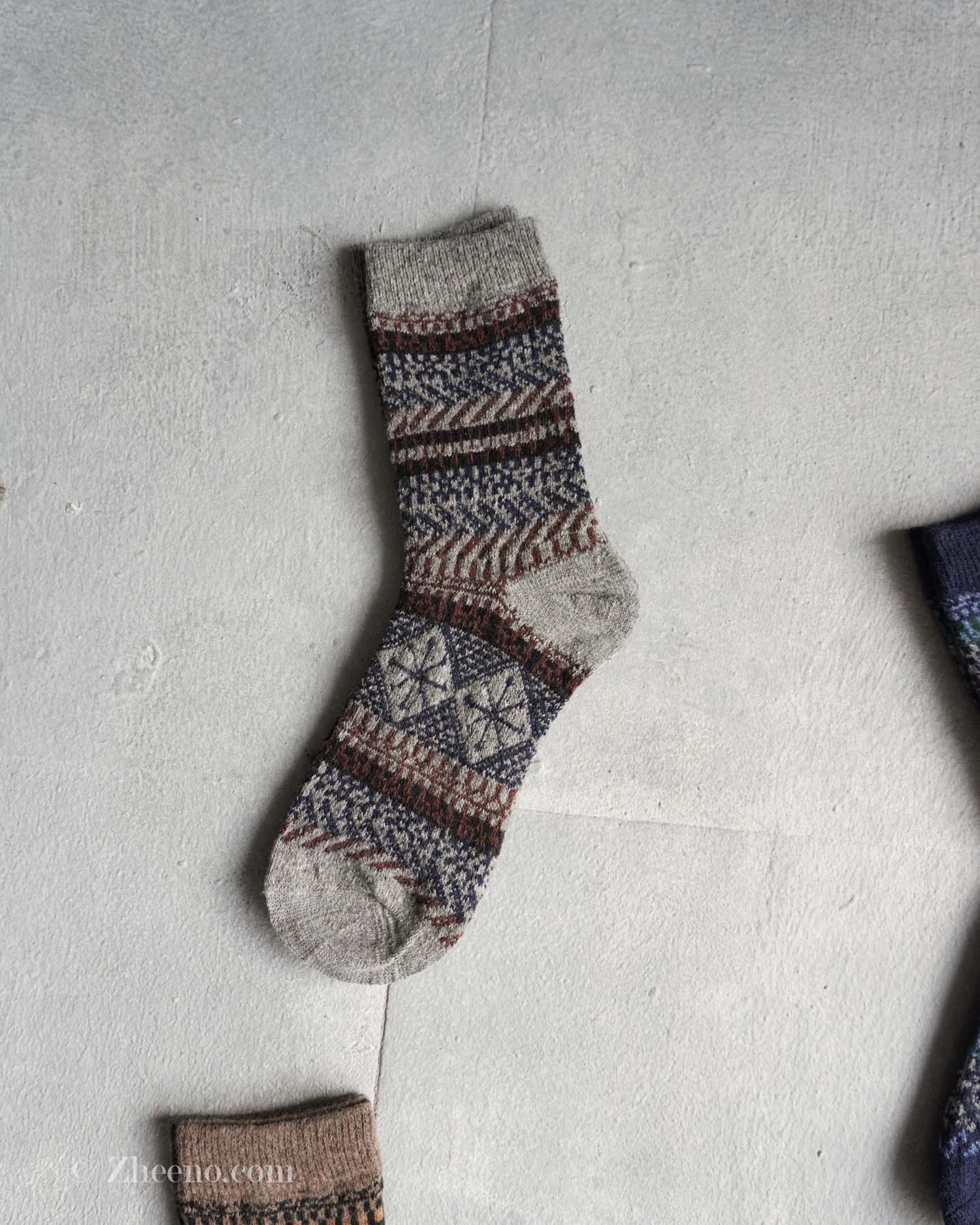 17666752042234047 جوراب پشمی مردانه طوسی 1 طرح لوزی