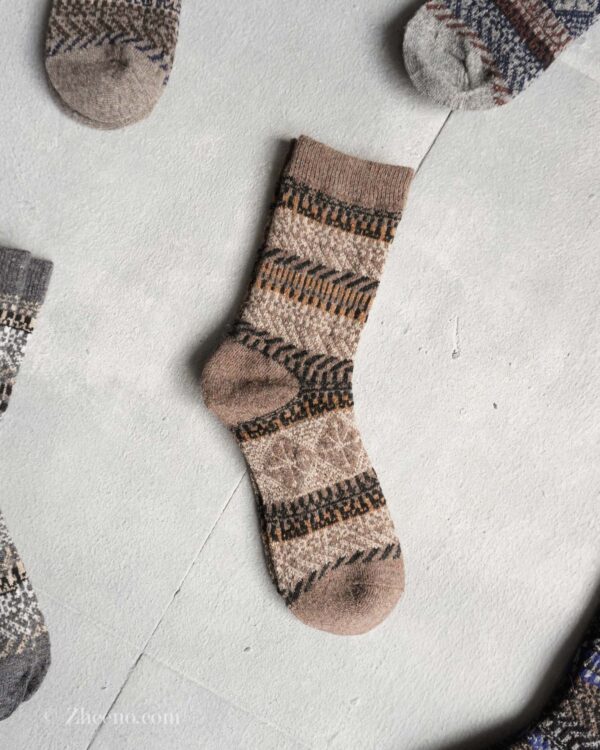 جوراب پشمی مردانه قهوه ای طرح لوزی