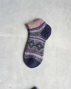 جوراب مچی پشمی زنانه طرحدار بنفش