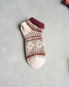 جوراب مچی پشمی زنانه طرحدار شیری