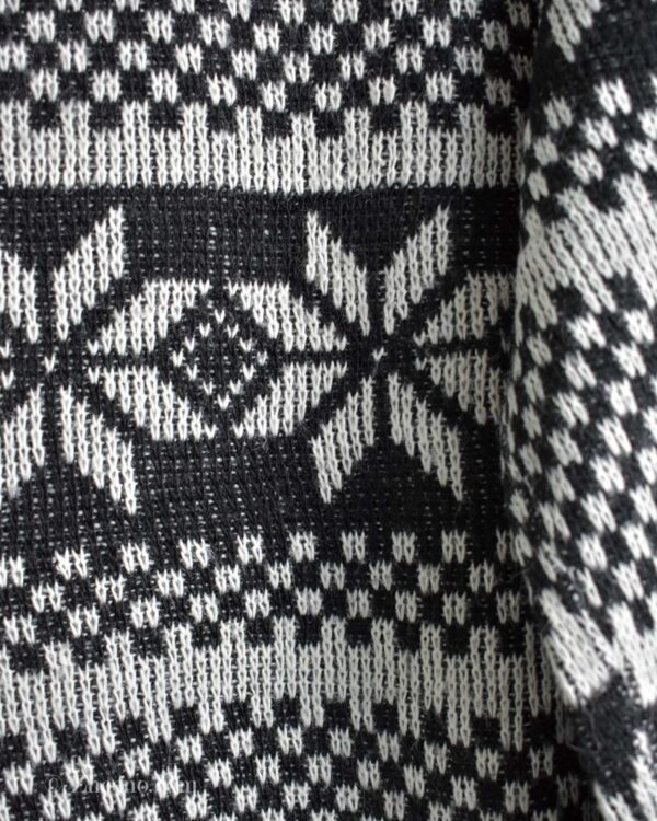 بافت وینتیج یقه اسکی سیاه سفید