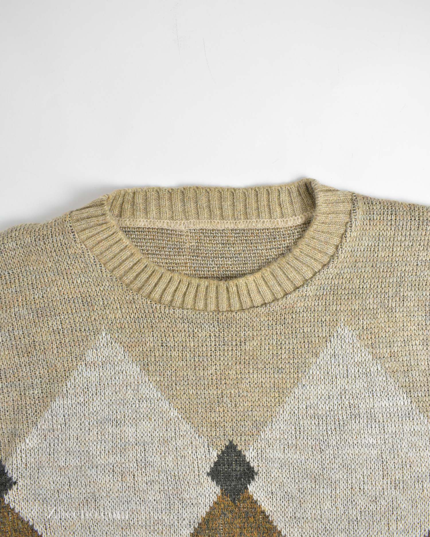 17711678848395808 بافت وینتیج کرم طرح لوزی