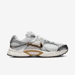 کتونی لایف استایل نایک Nike V5 RNR نقره‌ای کد HJ5228-102