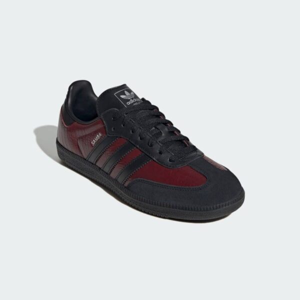 نمای جانبی کتونی سامبا با بافت طرح تمساح و لوگوی Adidas