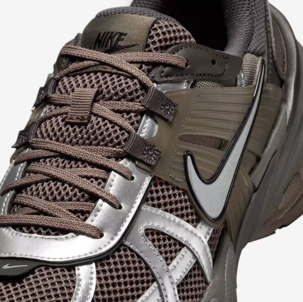 Nike V2K Run HQ1678-200 مردانه