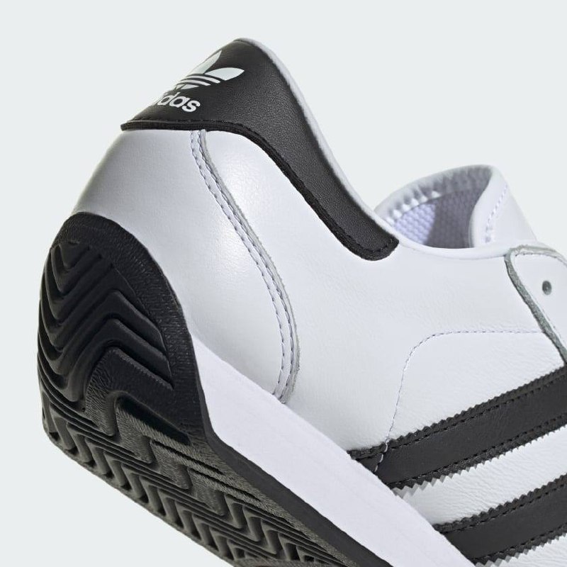 Adidas Country ||