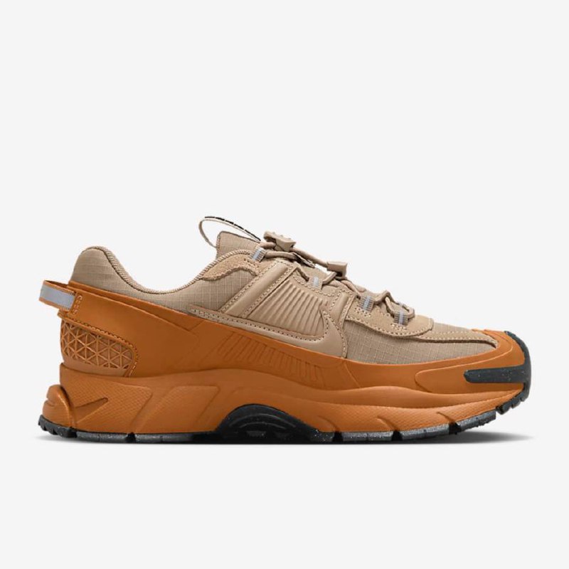 Nike Zoom Vomero 5 Roam