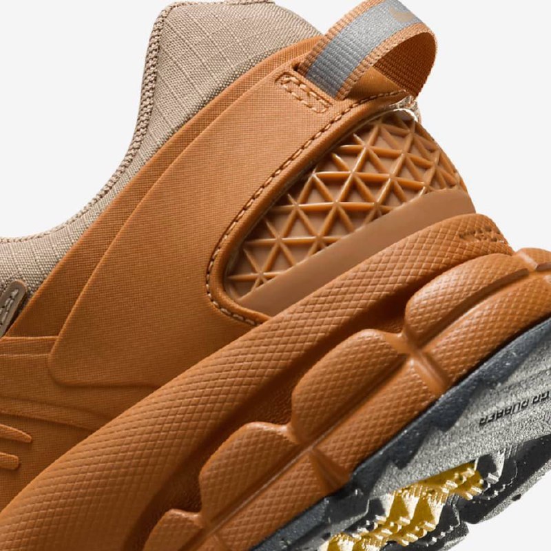 Nike Zoom Vomero 5 Roam