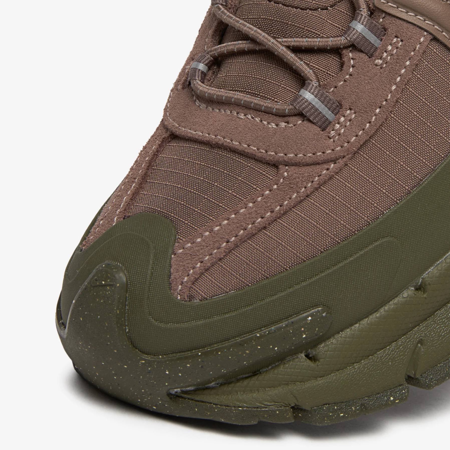 Nike Zoom Vomero 5 Roam