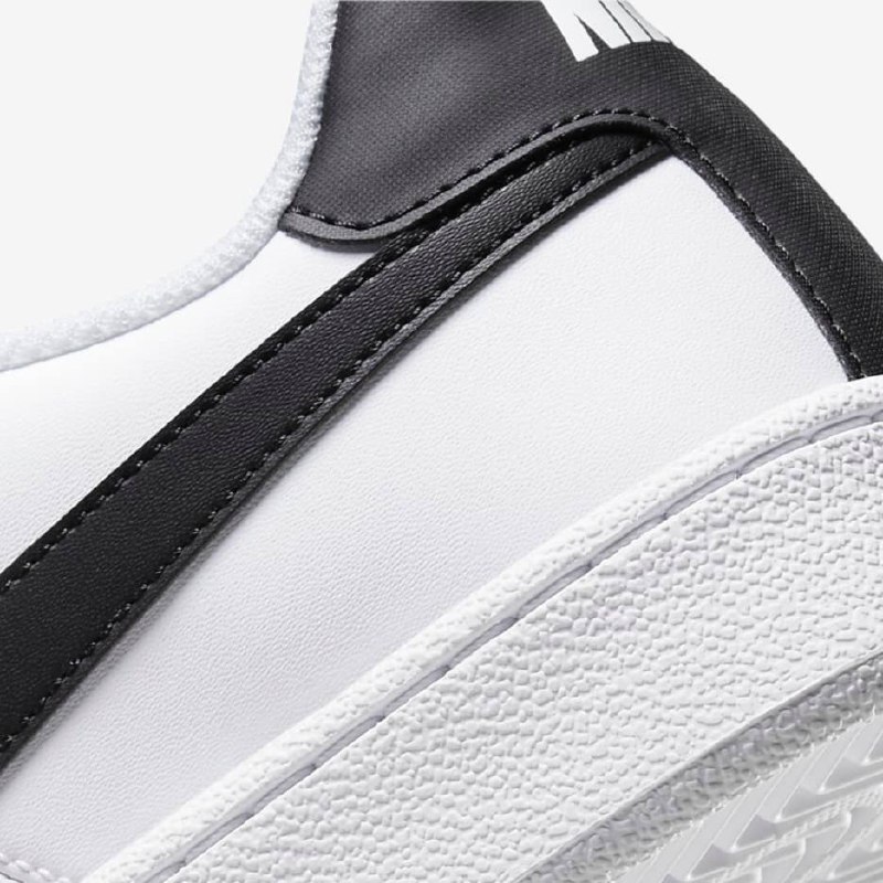 Nike Court Royale