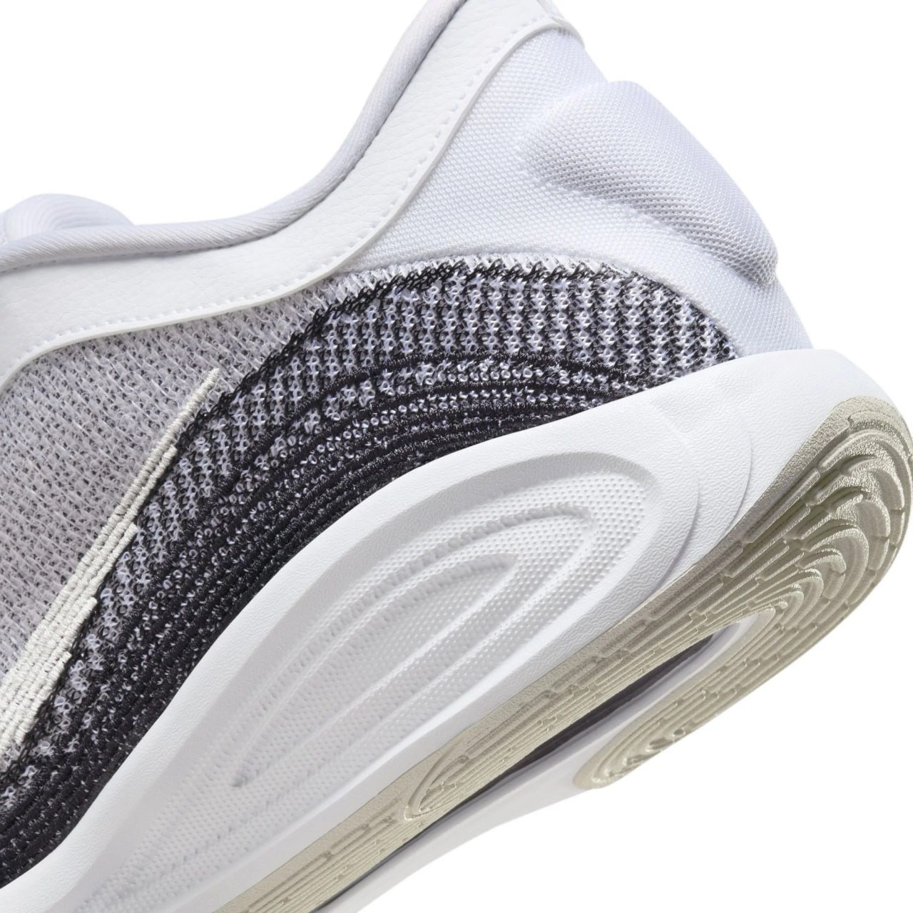Nike Men G.T. Hustle Academy EP Basketball