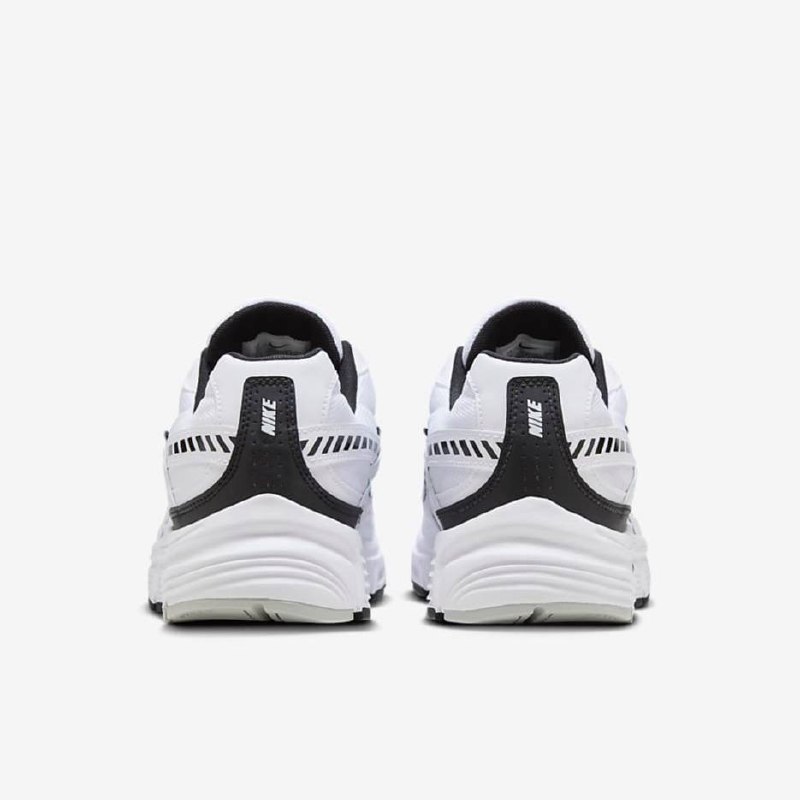 Nike Initiator